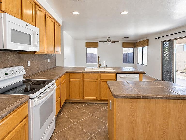33251 N SYMER Drive photo 5