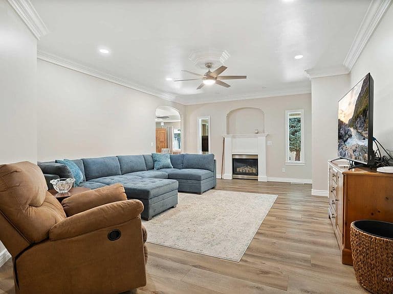 315 Shadetree Trl photo 3