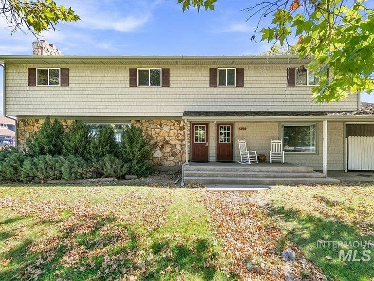 5890 N Gary Ln photo 1