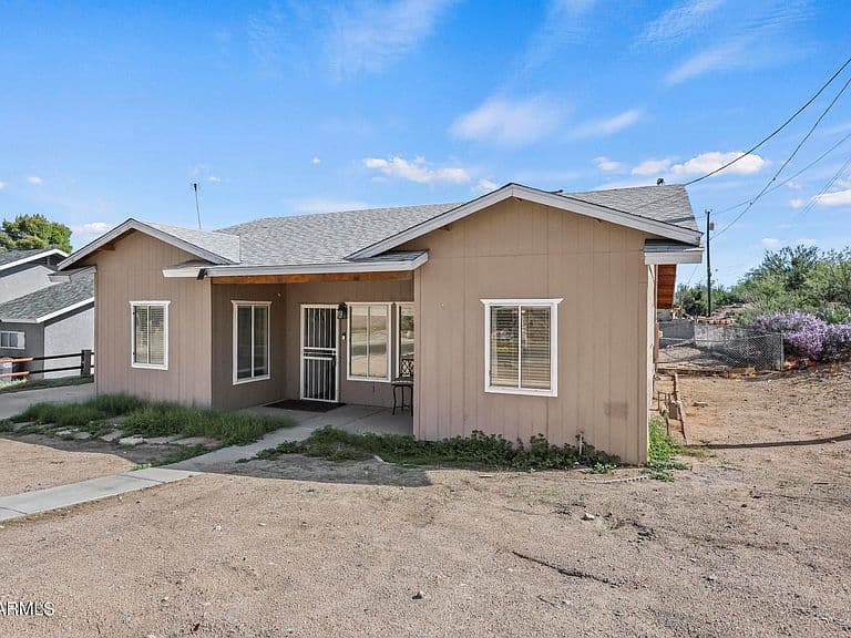 345 N MADISON Street photo 3