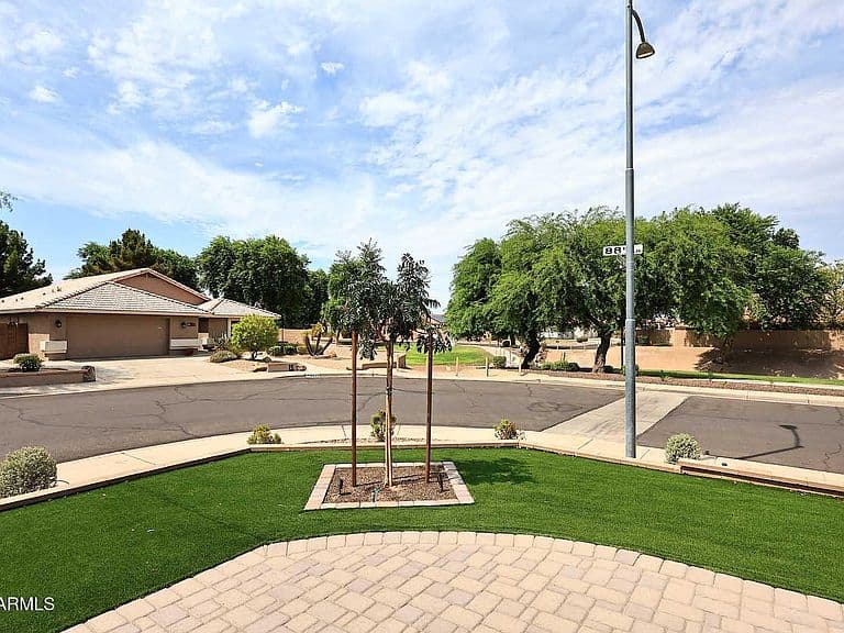 8818 W Melinda Lane photo 5