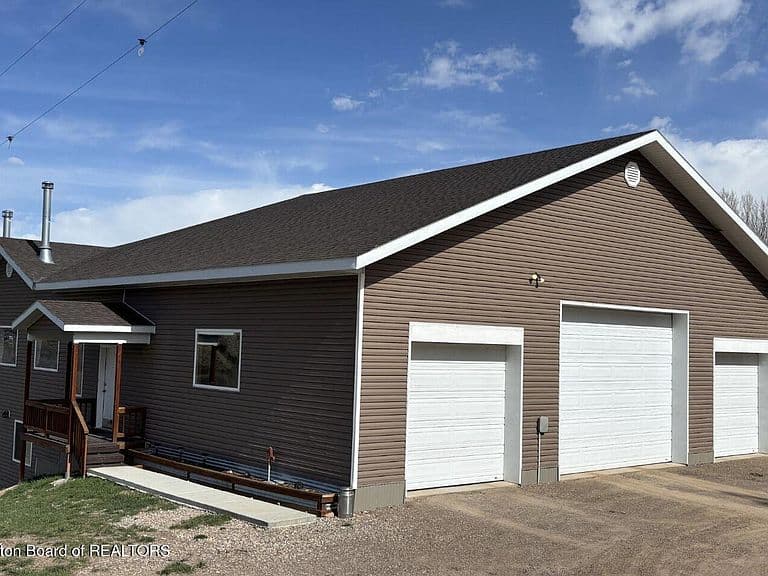 1665 Spring Creek Rd photo 2