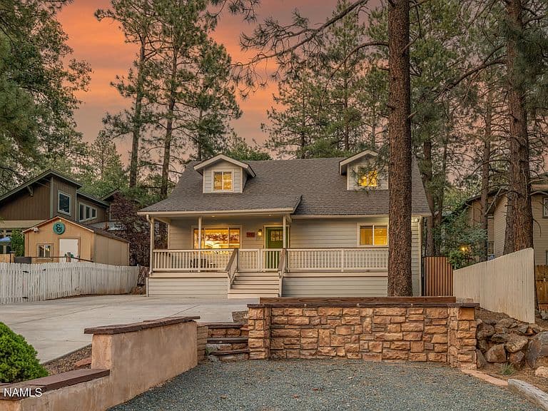 1410 N Rim Dr photo 1