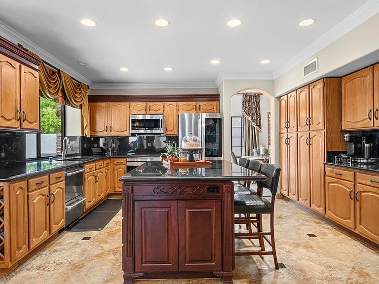 42 E MARIA Lane photo 4
