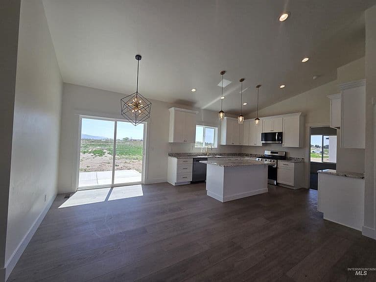 1503 Belle Dr photo 2