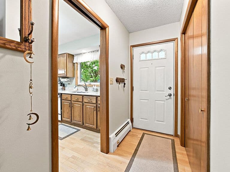 2410 Evergreen Rd N photo 4