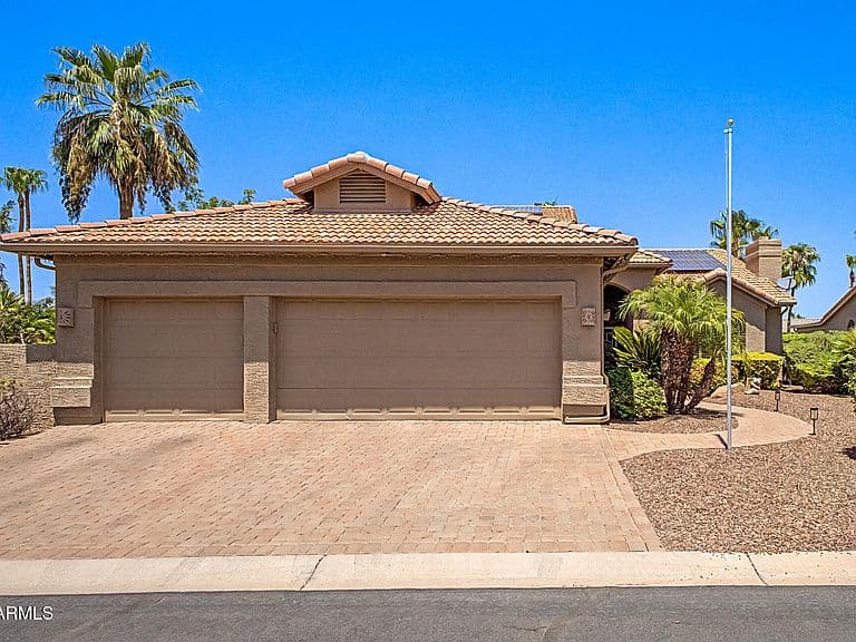 9608 E SUNBURST Drive photo 3