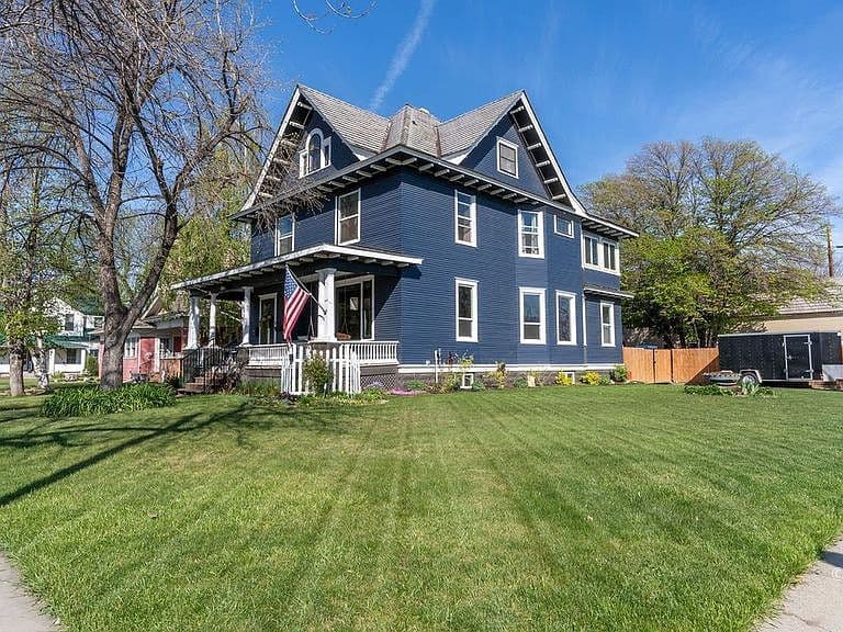 1117 Pleasant St photo 3