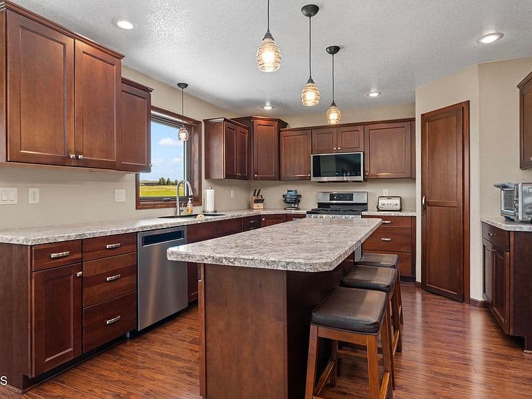 2818 Hogan Dr photo 4