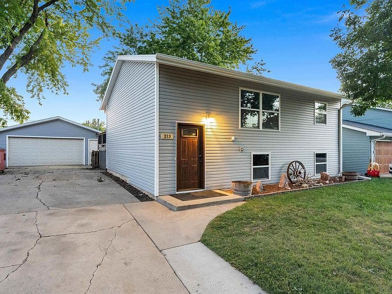 213 N Meyer Ln photo 1
