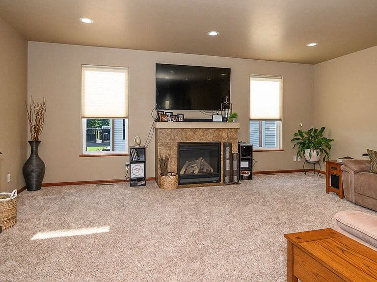 2323 Bayview Ct SE photo 4