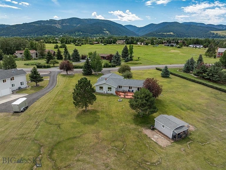 9 Indian Paintbrush Dr photo 3