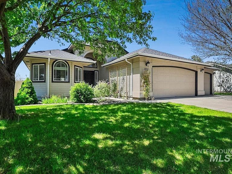 1727 N Vinifera Pl photo 1