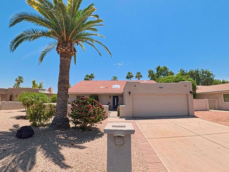 10117 E CHESTNUT Drive photo 1