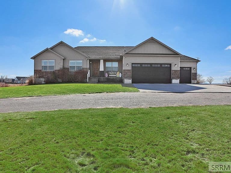 4201 Woodland Dr photo 2