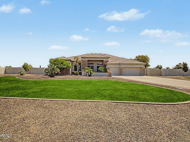 18209 W NORTH Court photo 5