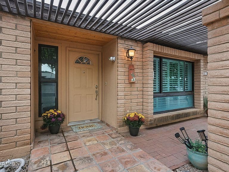2258 E BECKER Lane photo 3
