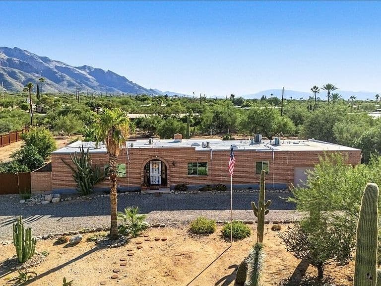 7040 N Antonietta Dr photo 4