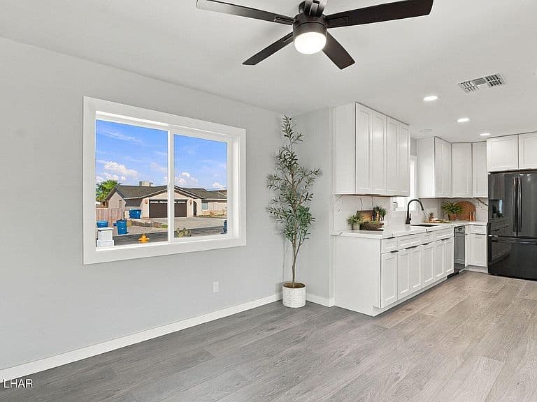180 Wayfarer Ln photo 3