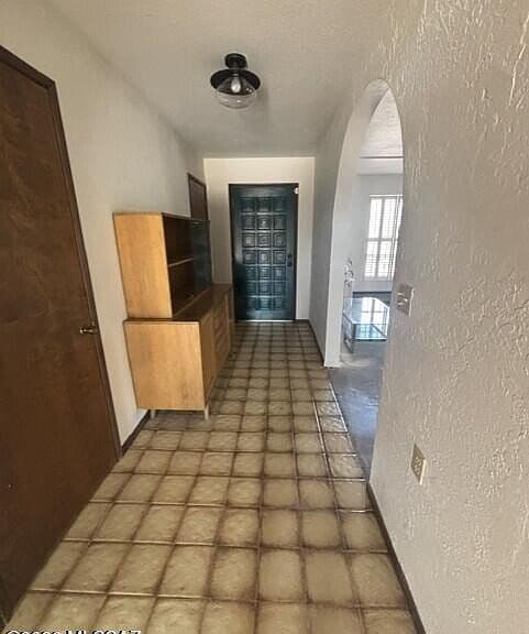 890 W Jennella Dr photo 4