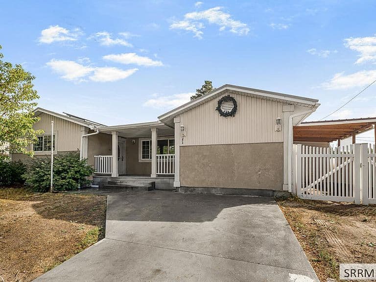 273 Brent Way photo 1