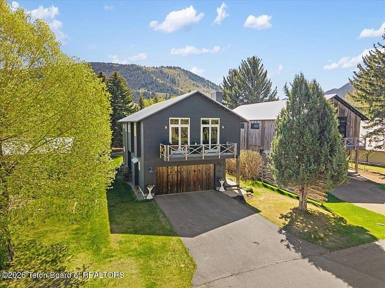 120 Moose St photo 1