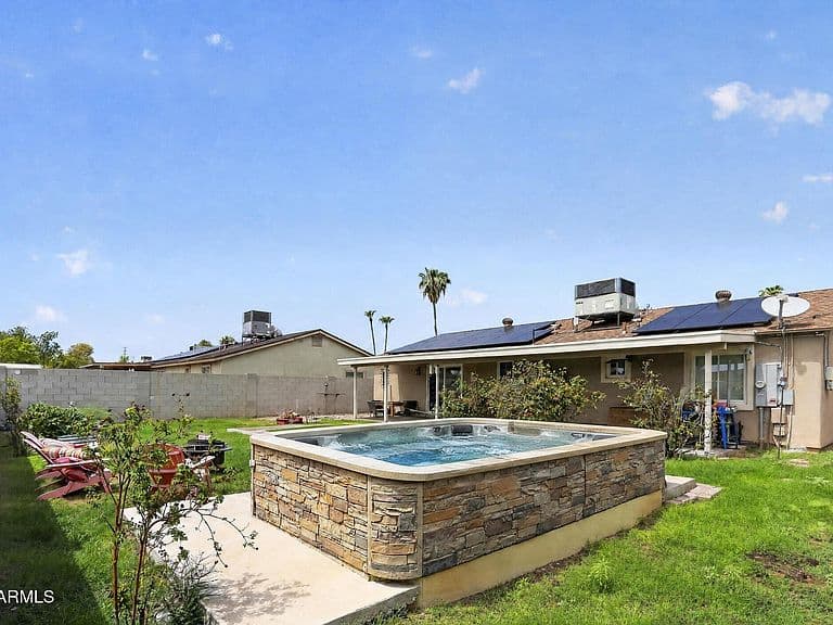 3629 E Winchcomb Drive photo 3