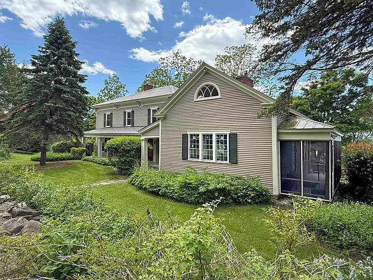 2442 Maple Street photo 1