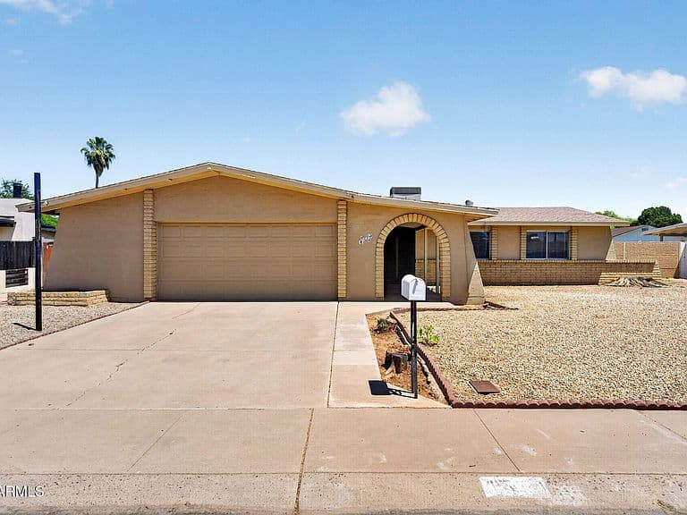 4534 W VOGEL Avenue photo 1