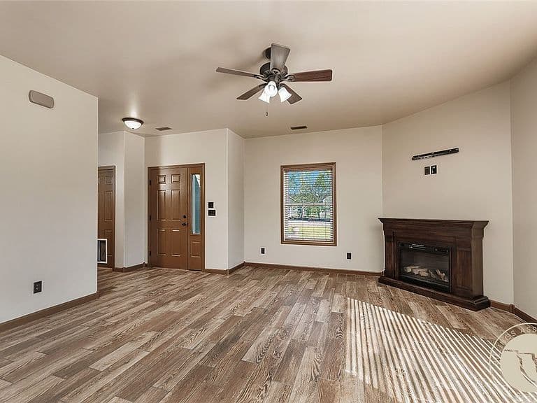 623 Zebra St photo 4
