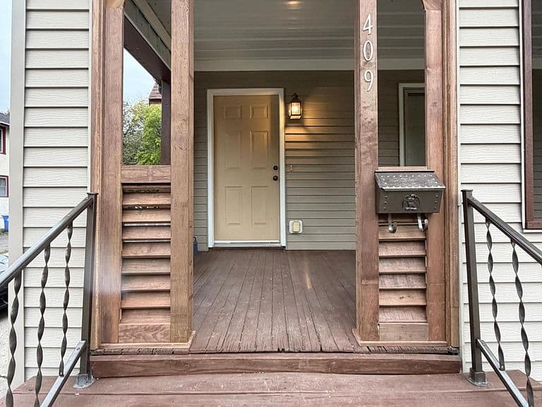 409 9th St S photo 2