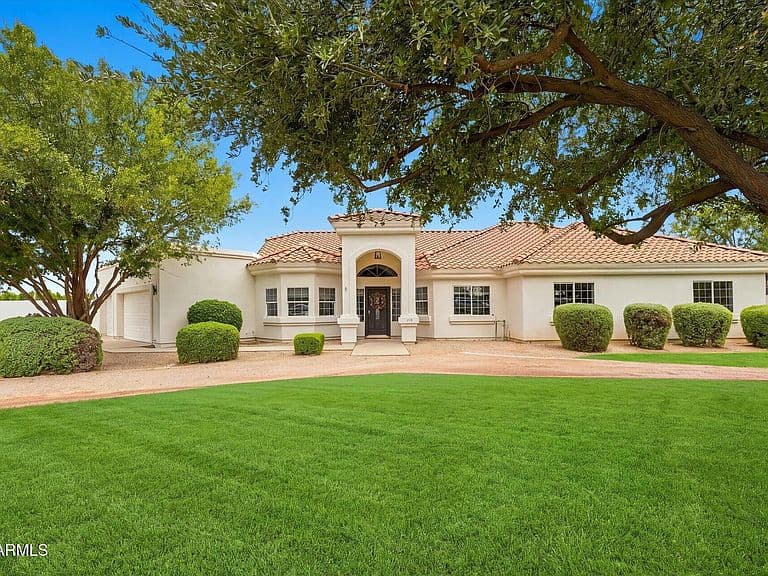 8546 E WATERFORD Circle photo 3
