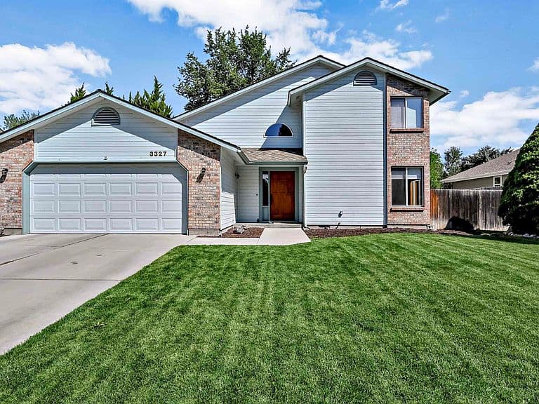 3327 S Crosspoint Ave photo 1