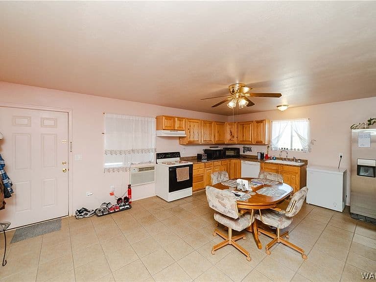 7635 W Abrigo Drive photo 3