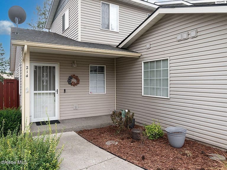 214 E Knotty Pine Ln photo 3
