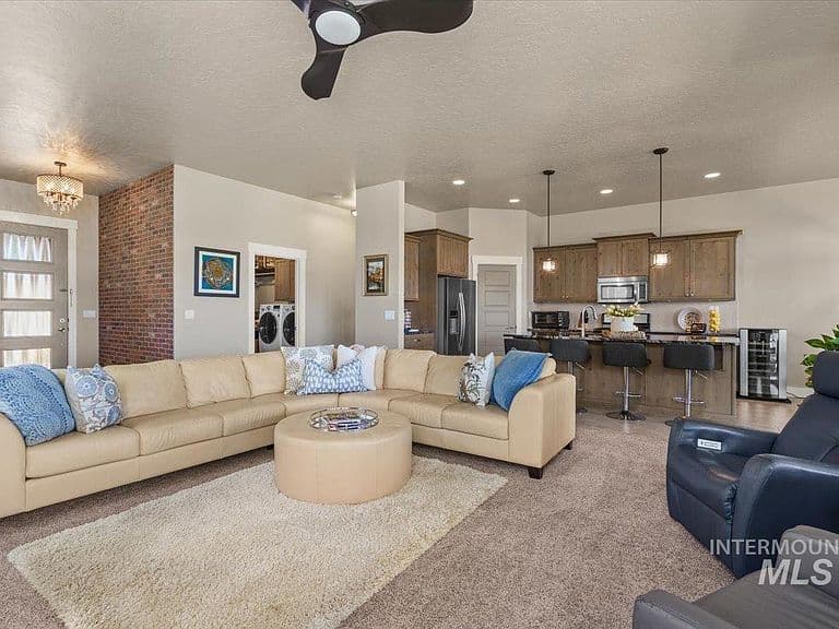 1058 E Radiant Ridge Dr photo 3