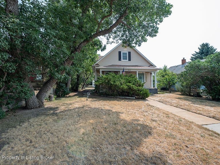 913 2nd Ave W photo 1