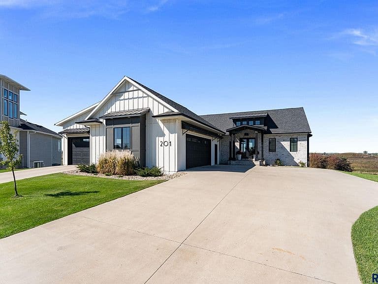 201 S Boathouse Cir photo 3
