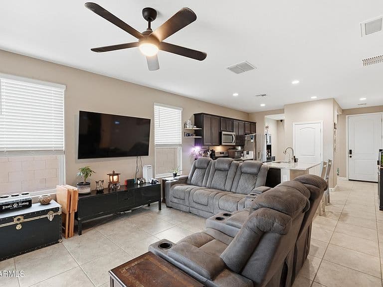 2485 N WRIGLEY Drive photo 3