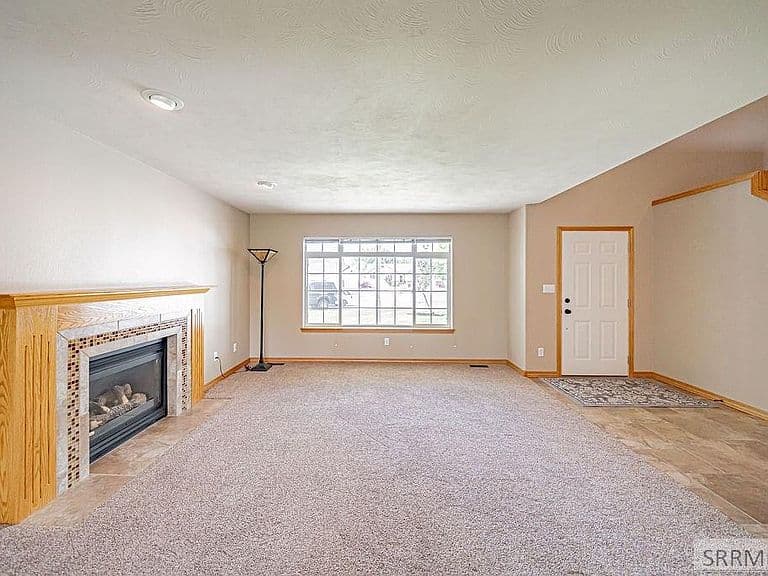 275 Richmond Cir photo 4