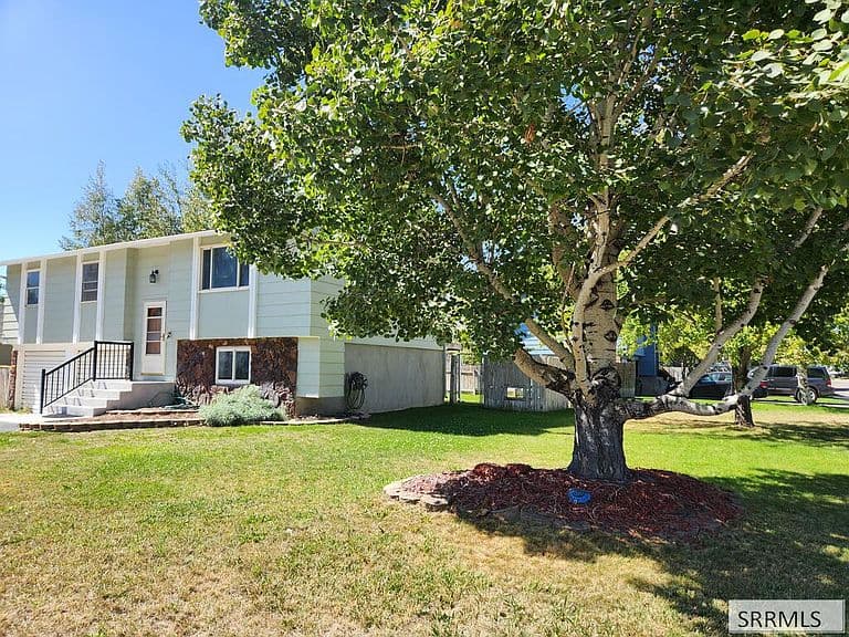 891 Buckboard Ln photo 3