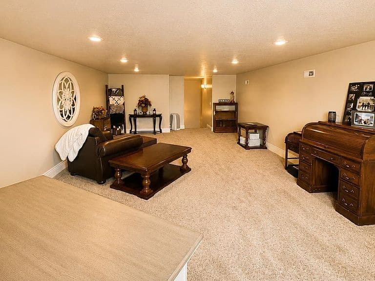 2325 Alexandra Cir photo 3