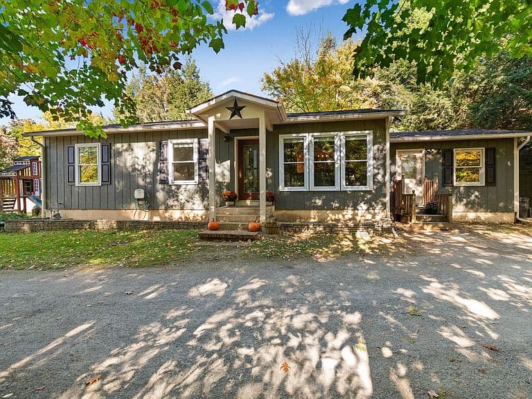 26 Beaver Brook Road photo 1
