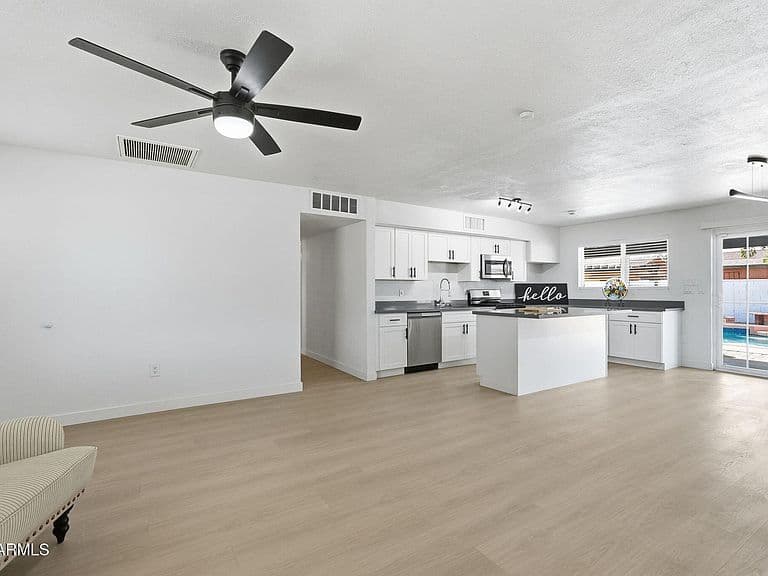 1343 W 7TH Avenue photo 5