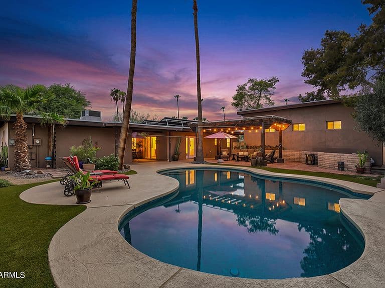 3602 E DESERT COVE Avenue photo 2