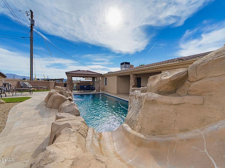 1096 Rolling Hills Dr photo 3