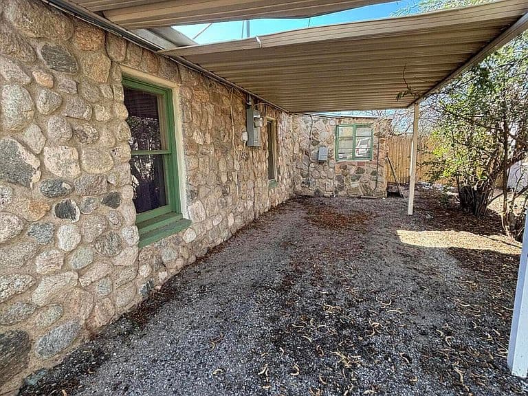 2807 N Sycamore Ave photo 3