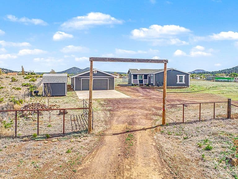 7769 EMILY Way photo 2