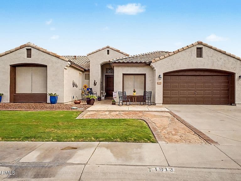 1813 W GOLDFINCH Way photo 3