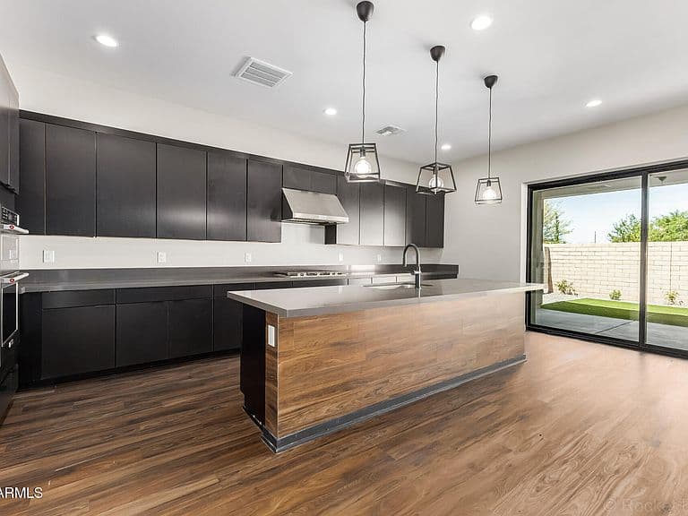 10216 E TALON Avenue photo 3